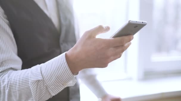 depositphotos_155924536-stock-video-successful-businessman-dialing-number-on